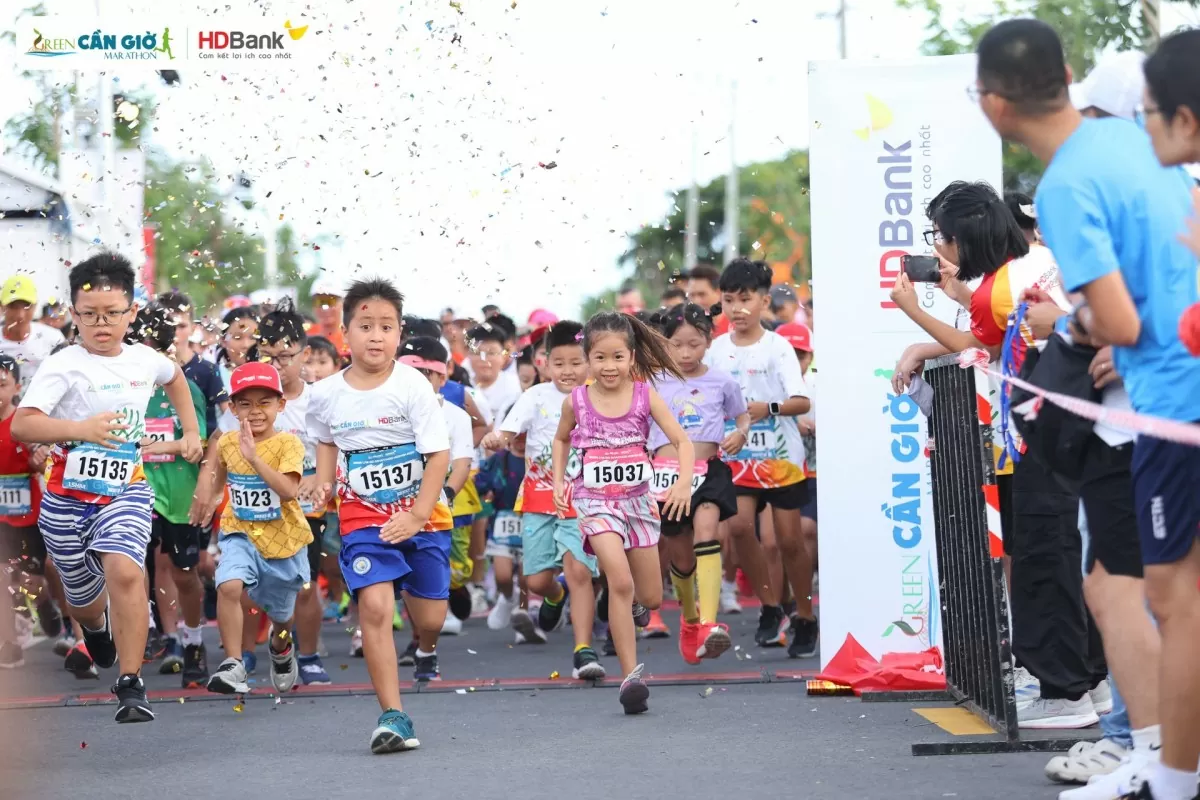 Ở cự ly 1,5 km và 3km, nhiều bạn nhỏ khiến cổ động viên bất ngờ về tốc độ, thể lực và kĩ thuật chạy, thể hiện sự rèn luyện chăm chỉ thường xuyên và nghiêm túc