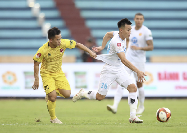 HLV Kim Sang-Sik chuẩn bị cho mục tiêu ASEAN Mitsubishi Electric Cup 2024: Thép Việt Nam đã tôi thế đấy - Ảnh 7.