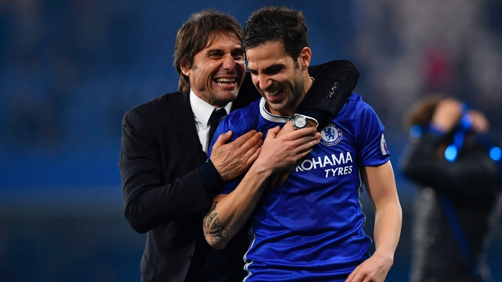 HLV Antonio Conte và Cesc Fabregas khi còn ở Chelsea